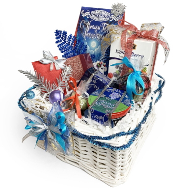 Чайный набор - Корзинка  'Северное сияние', чай, варенье и конфеты.